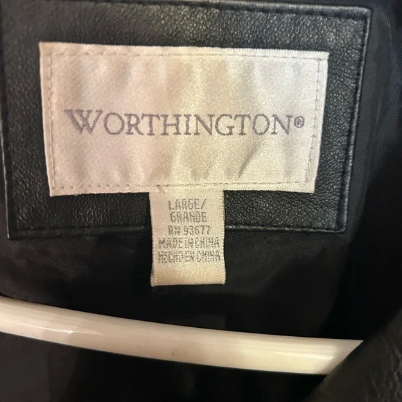 Worthington woman’s leather coat - Picture 3 of 4